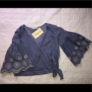 NWT. Embroidered blue striped cropped shirt.